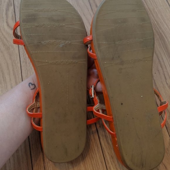 Stuart Weitzman orange flat sandals - Picture 3 of 3